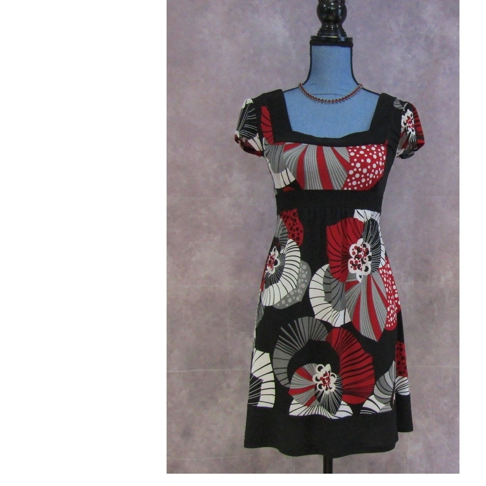 NEW Wrapper CAp Sleeve Black Red Tunic Size S